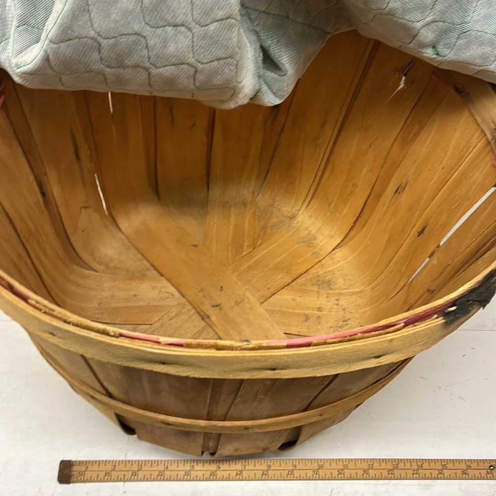 Wooden Orchard Bushel Basket Primitive Handles W/ Green Quilted Liner Pockets